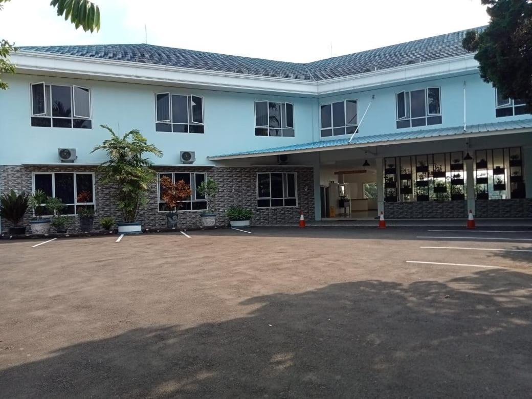 Aries Biru Hotel & Villa Puncak Exterior photo